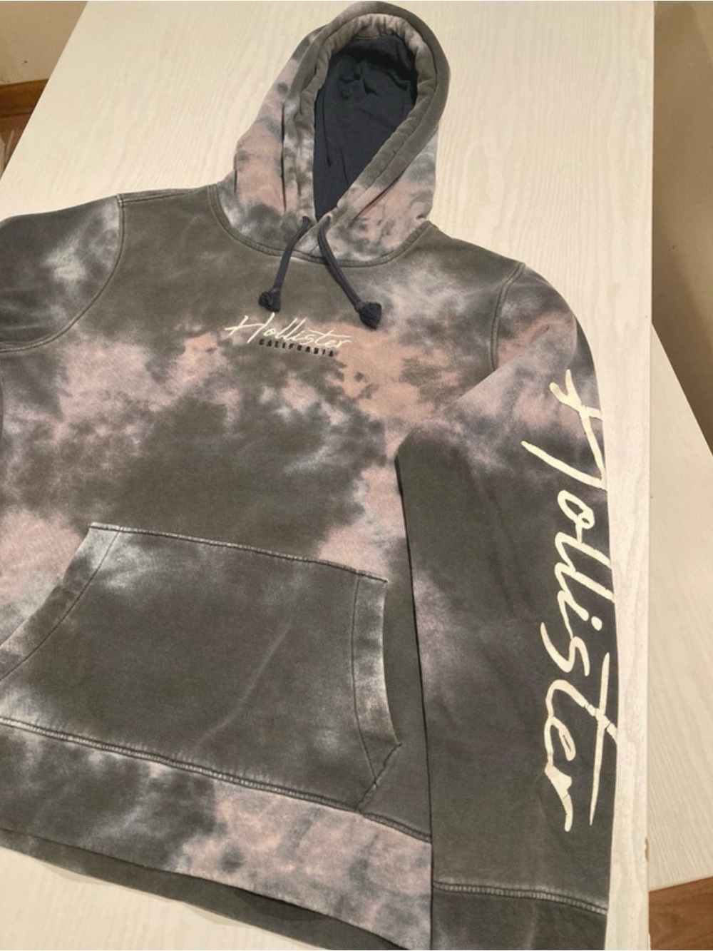 Hollister Men's grey and Pink Tie-Dye Crewneck Hoodie
